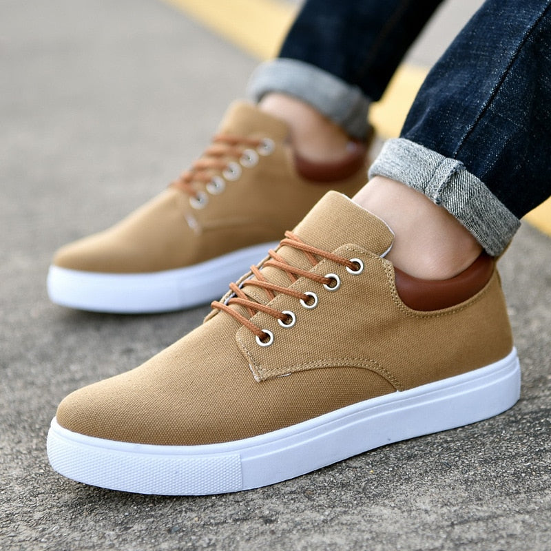 Men's Lace-Up Canvas Trainers - Low-Top Flat Sole with Contrast Heel Tab