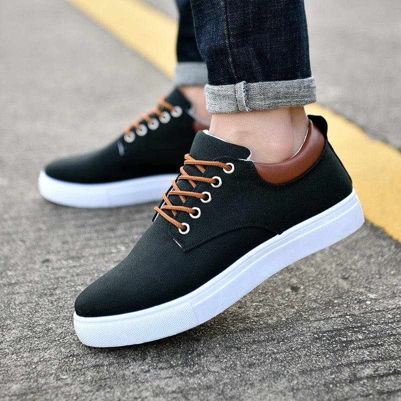 Men's Lace-Up Canvas Trainers - Low-Top Flat Sole with Contrast Heel Tab