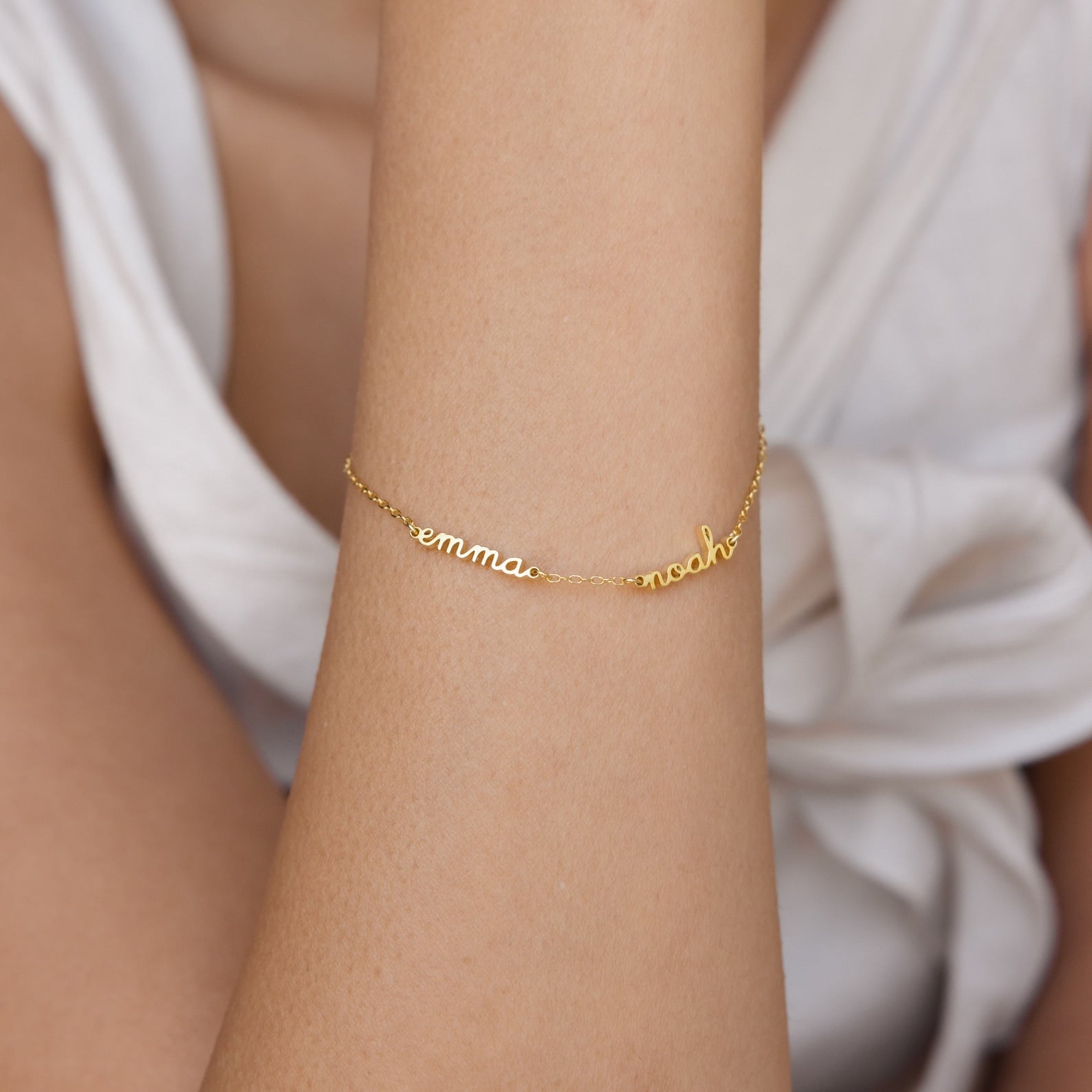 Iselin | Personalized Multiple Name Bracelet in 18K Gold or Silver